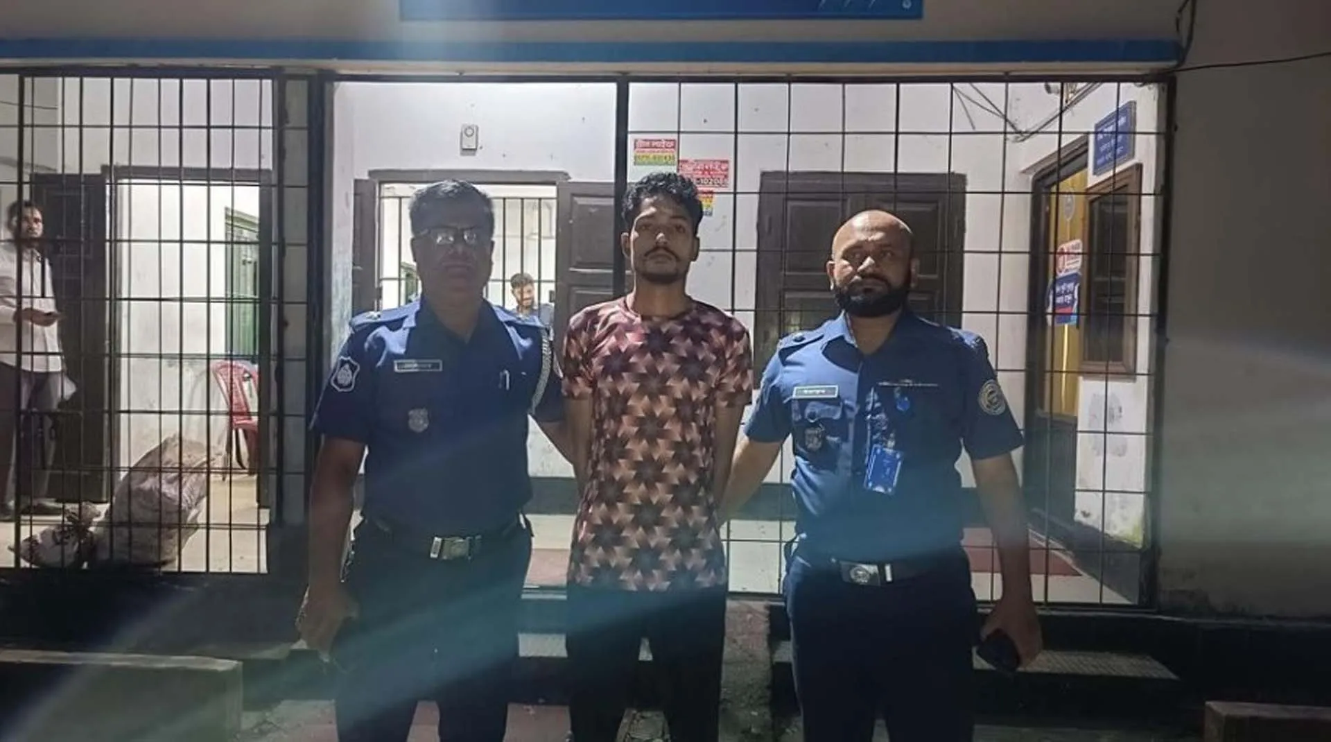 বরগুনার আদালত চত্বরে পুলিশ হেফাজত থেকে পালানো আসামি গ্রেপ্তার